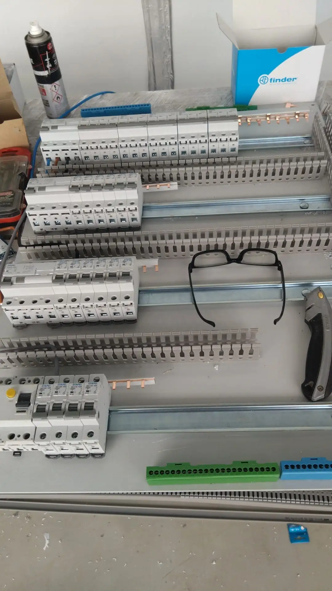 Consumer unit upgrade with circuit breakers in an Algarve property