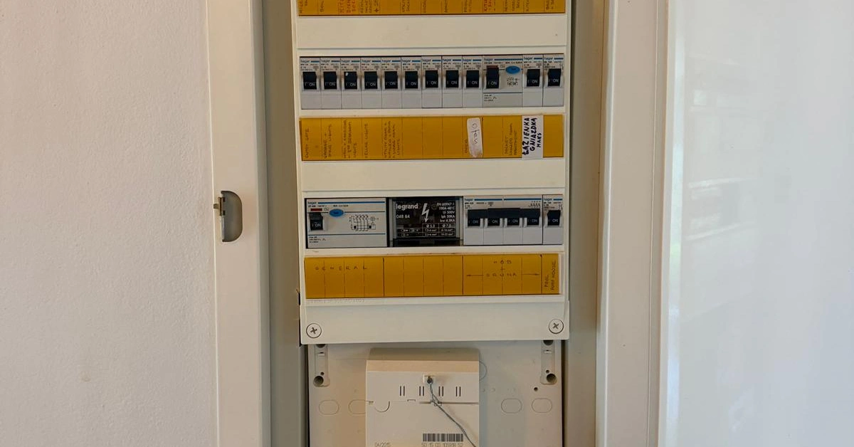 Algarve villa consumer unit showing MCB circuit breakers